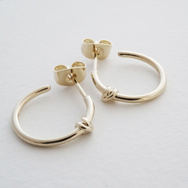 Knotted Hoops