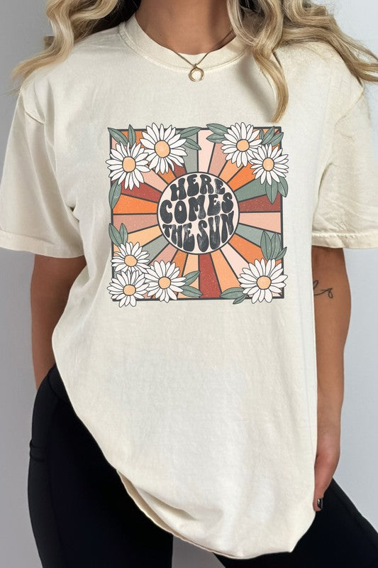 Here Comes The Sun Daisy Comfort Color Graphic Tee