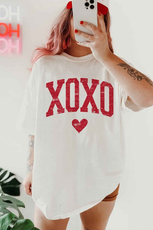 XOXO LOVE HEART VALENTINES GRAPHIC TEE